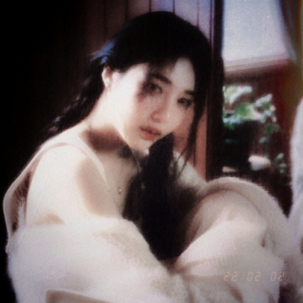 楼顶的银白色在夏天32摄氏度里熠熠生辉、
我要在阳光下说我爱你