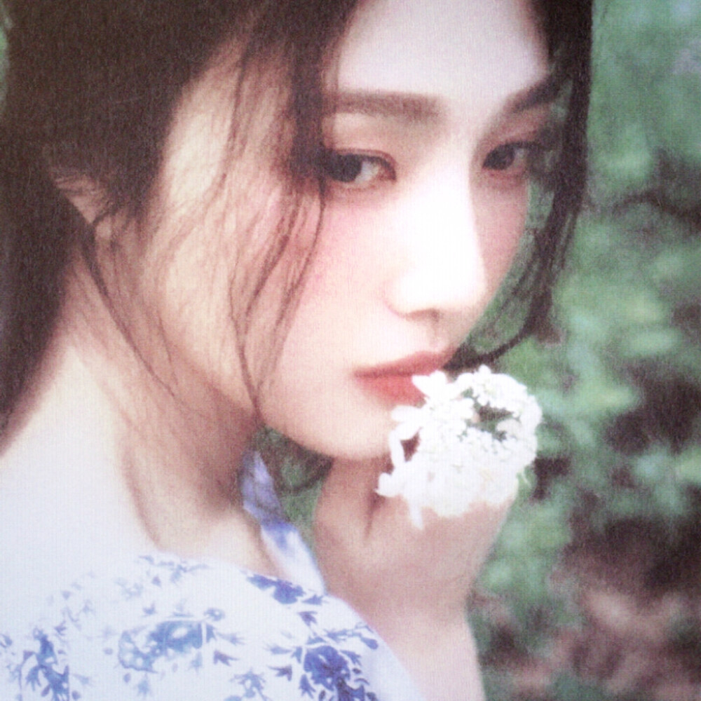 楼顶的银白色在夏天32摄氏度里熠熠生辉、
我要在阳光下说我爱你