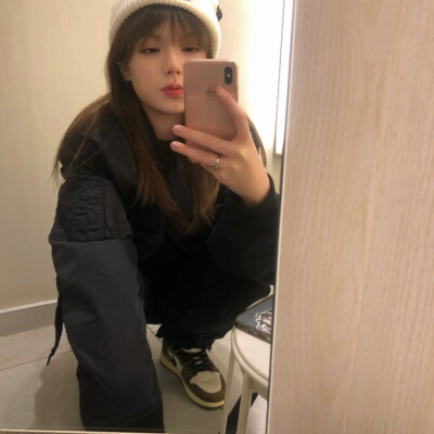 真搞不懂发个头像搞那么多水印干嘛哈哈