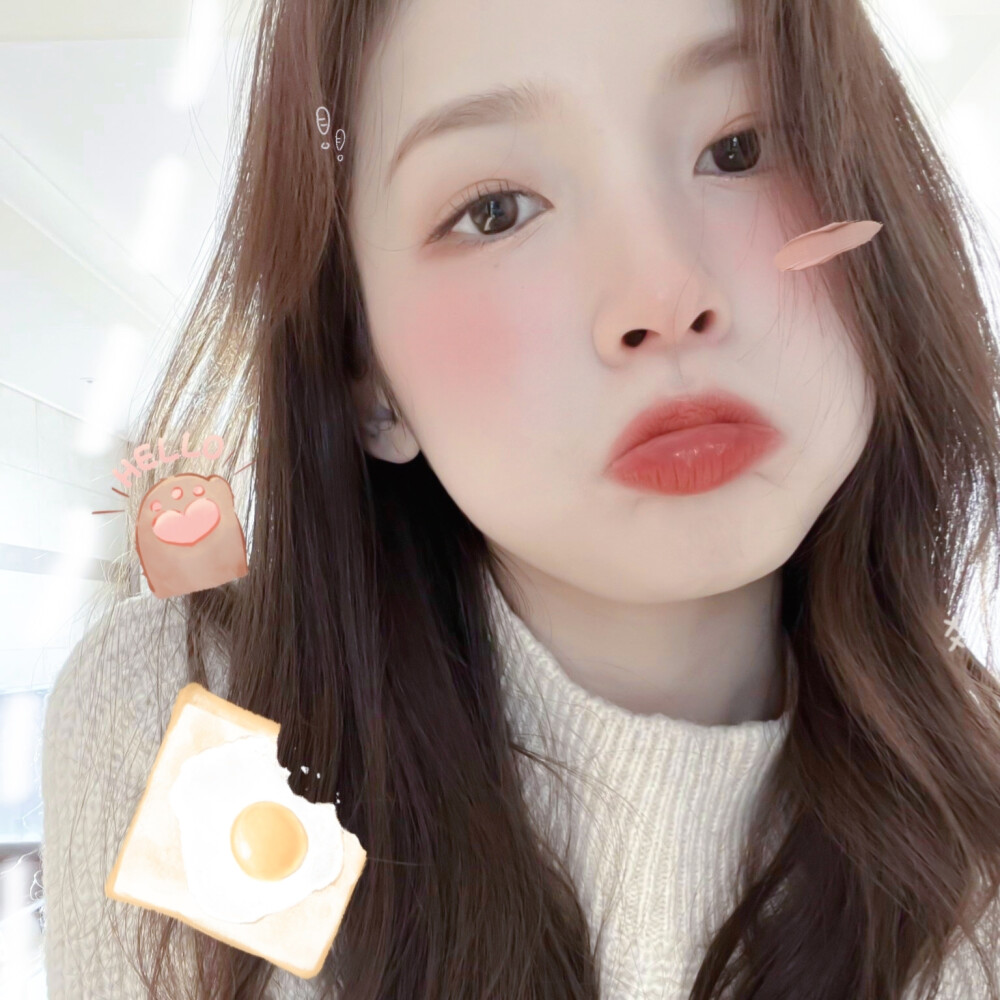 ：每一个决定转身的人 都在风里站了很久.
小卷想吃烤红薯/崔乂园头像.