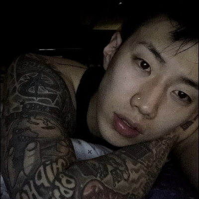 真人男生头像 ｜ 高清男头 ｜ 拿图点赞
Jay Park 朴宰范 .
童颜男友 ​​​