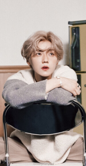 鹿晗/苏拾殷。

壁纸×2。