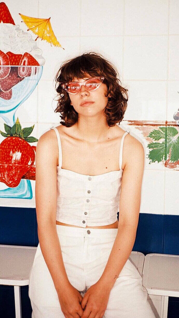 欧美真人壁纸女生壁纸拿图点赞