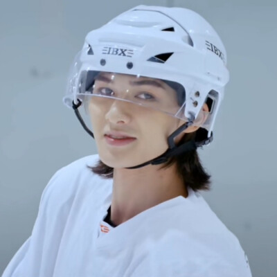 朱正廷可二改/简介
《冰球少年》