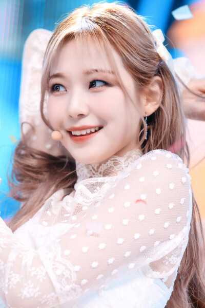 fromis9