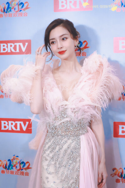 【侵权删】这里是Angelababy（杨颖）的美图啦~可甜可盐可飒你值得拥有哦！
我在豆蔻年华遇见你，想要陪你好多好多年。（图源很广，带水印，只是个人集baby美图）