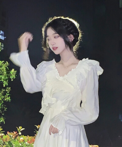 该换头像了 女生头像
记得点赞和收藏哦（礼貌拿图）