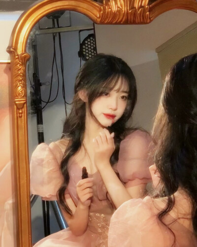 该换头像了 女生头像
记得点赞和收藏哦（礼貌拿图）