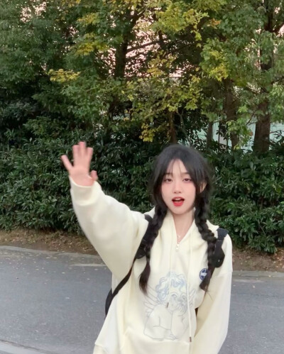 该换头像了 女生头像
记得点赞和收藏哦（礼貌拿图）