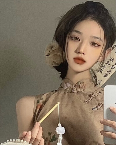 该换头像了 女生头像
记得点赞和收藏哦（礼貌拿图）