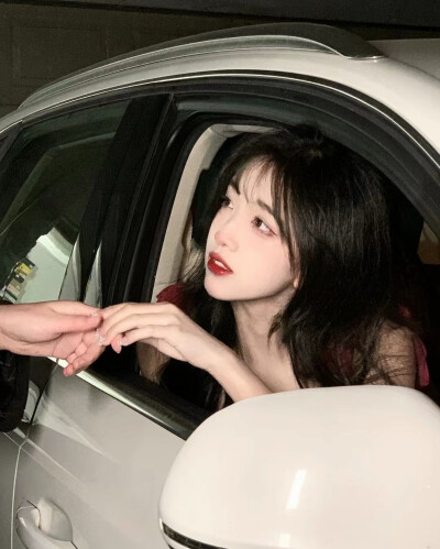 该换头像了 女生头像
记得点赞和收藏哦（礼貌拿图）