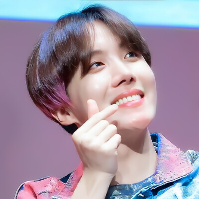 
我的脑袋是个小小星球，每天只有你开着月亮列车巡游 °
©LinnHope_xi
cr.HOPESMILING
