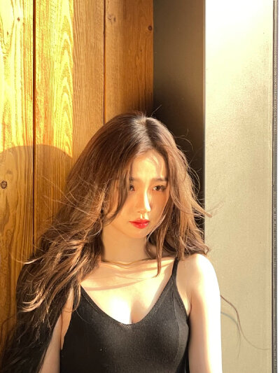 虞书欣
你知道的是 我沉默少语 你不知道的是 我多么想主动出击 向你奔去."