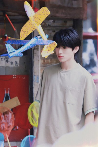 时代少年团 宋亚轩
“看得到太阳吗？”
cr.春野漫巡｜宋亚轩/TheBlossom繁华_宋亚轩