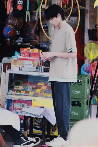 时代少年团 宋亚轩
“看得到太阳吗？”
cr.春野漫巡｜宋亚轩/TheBlossom繁华_宋亚轩