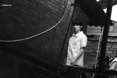 时代少年团 宋亚轩
“看得到太阳吗？”
cr.春野漫巡｜宋亚轩/TheBlossom繁华_宋亚轩