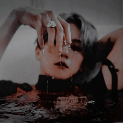 追逐名利还记得谁。