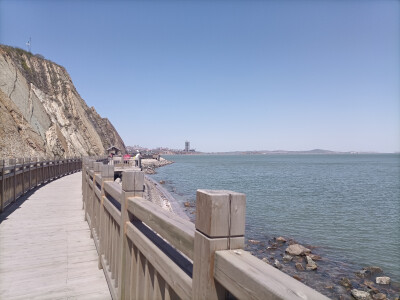 花园里，有裙翩舞起