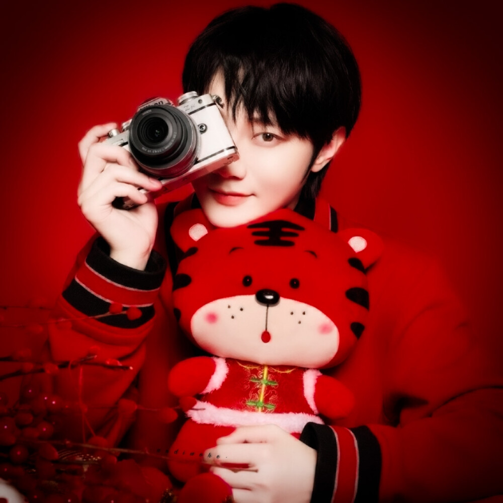 
：“火狐狸能有什么坏心思了，他只是想给你拍照罢了。”
▶刘也
