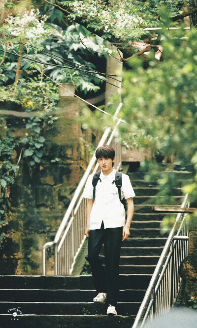 文轩 一起等雨停