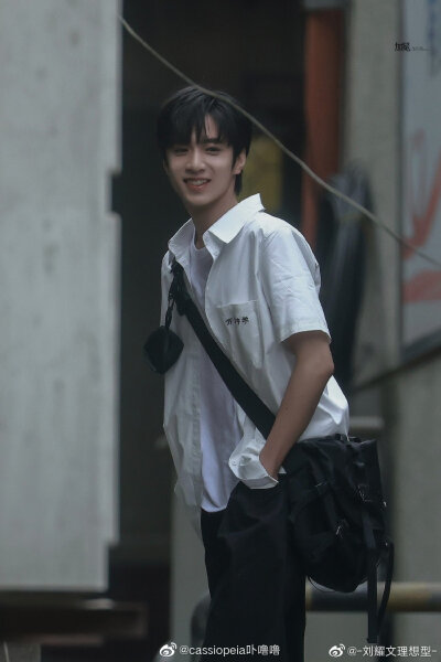 文轩 一起等雨停