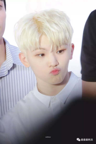 李知勋WOOZI