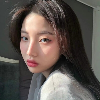 喜欢海 喜欢花 喜欢日出和日落 浪漫的年纪别活的太无趣.