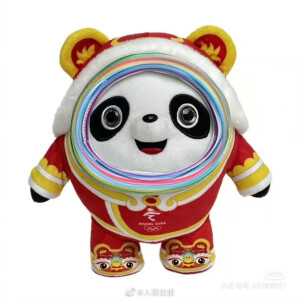 冰墩墩与雪容融3