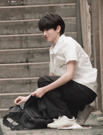 宋亚轩《一起等雨停》头像