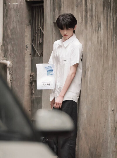 宋亚轩《一起等雨停》头像