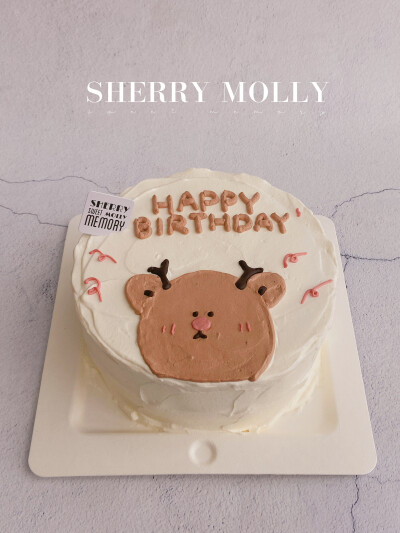 #SHERRYMOLLY家の下午茶# —『原味cake』
9歲女孩兒的生日cake～
因為剛好是姓氏是「陆」
那不如畫個可可愛愛的小鹿一起慶祝
祝這位小朋友在有愛的大家庭裡快樂成長??