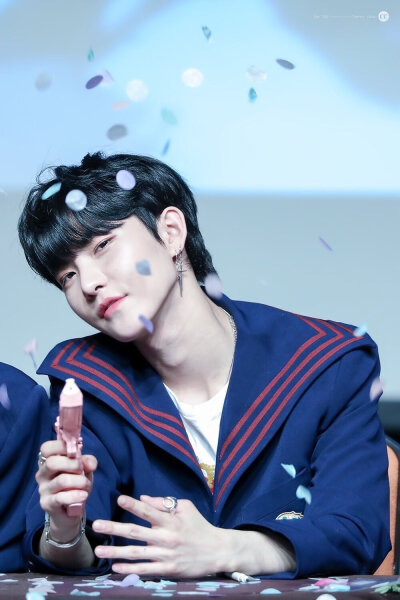 花盛开就是一句，夜漫过就是一篇。