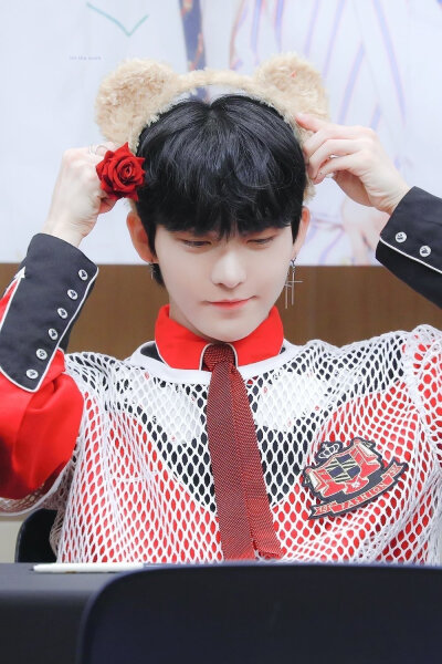 花盛开就是一句，夜漫过就是一篇。