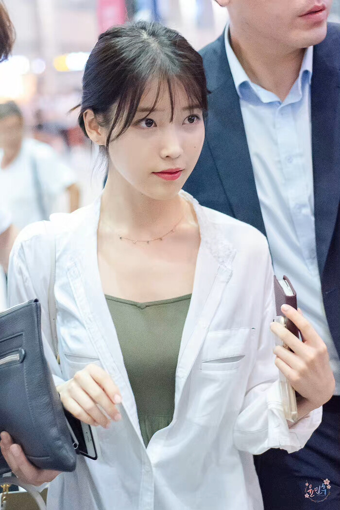 IU