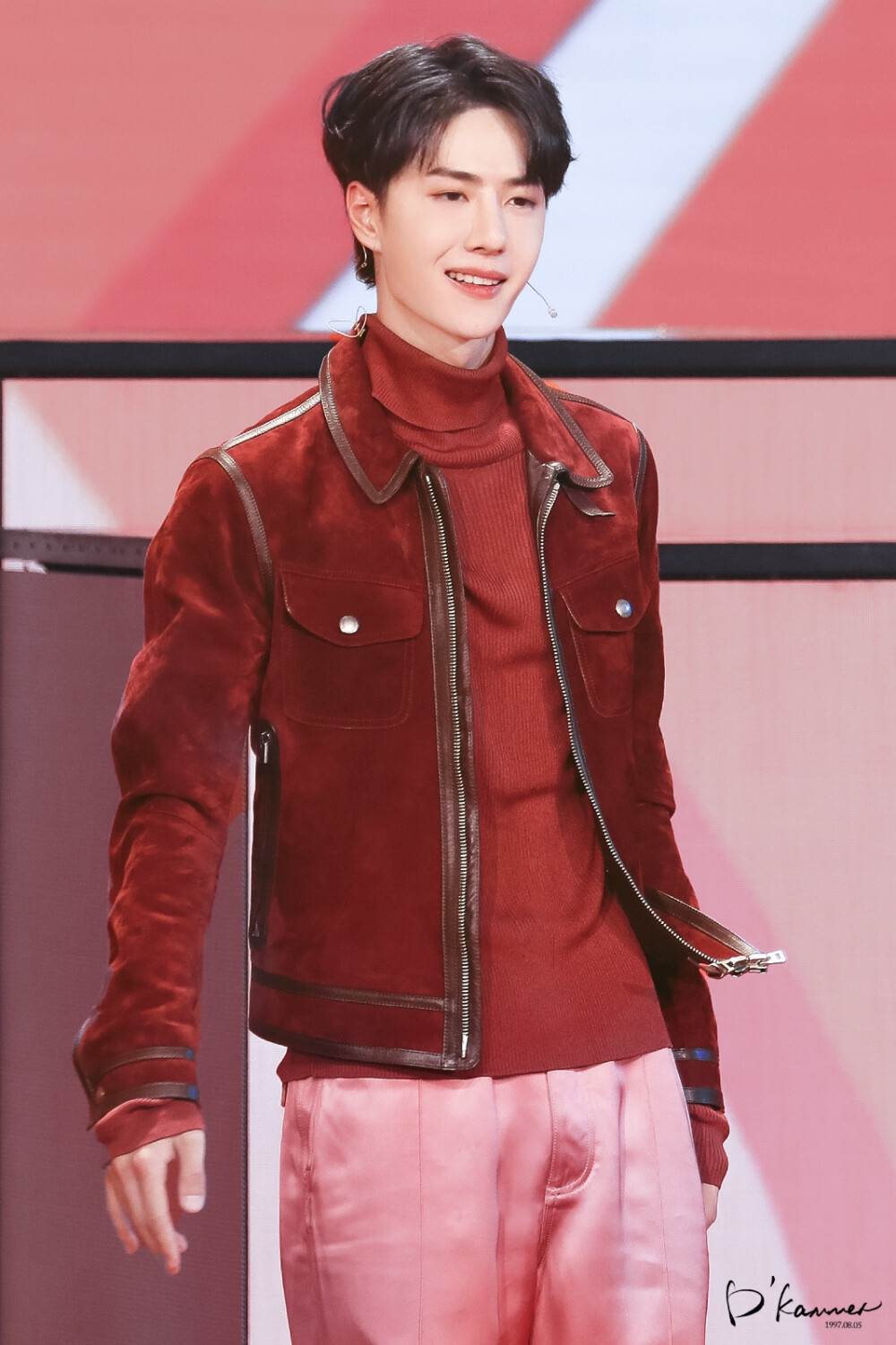 210211 2021央视牛年春晚《牛起来》彩排 @UNIQ-王一博 ♥牛宝宝好可爱♥ cr:logo ​​​