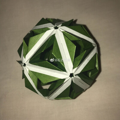 [手工-折纸-花纸球][原创]多年前的一款原创球的变化体～“冬叶”～#立体构成##花纸球##折纸##随手拍##花球##手工# ​​​