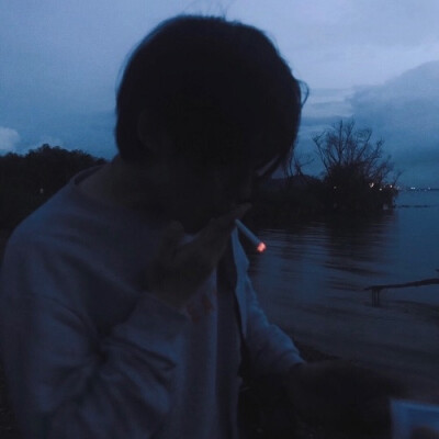 孤独像无人送粥的重感冒