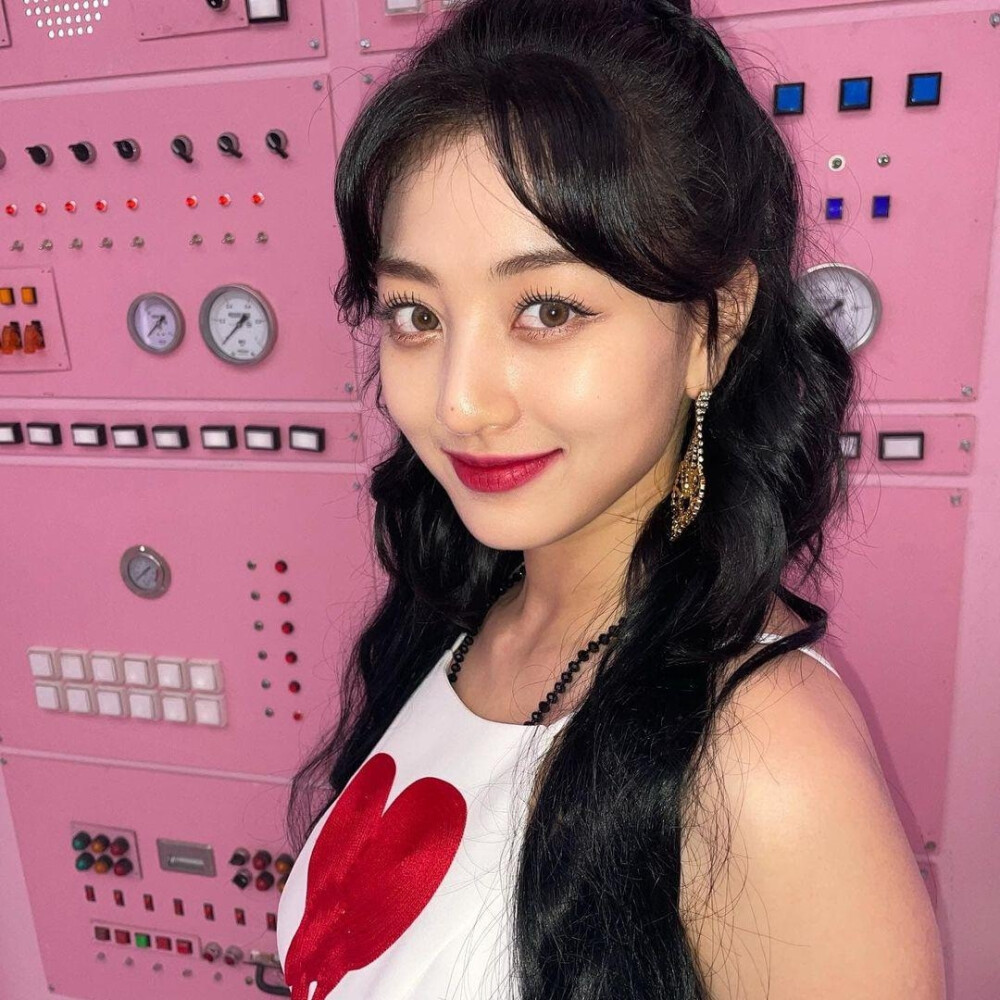 JIHYO 朴志效