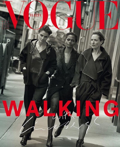 Vogue Italia October 2016 "Walking"
Photography : Peter Lindbergh
Styling : Julia von Boehm
Models: 刘雯, Carolyn Murphy, Isabeli Fontana, Karen Alexander, Karen Elson, Lara Stone, Milla Jovovich, Amb…