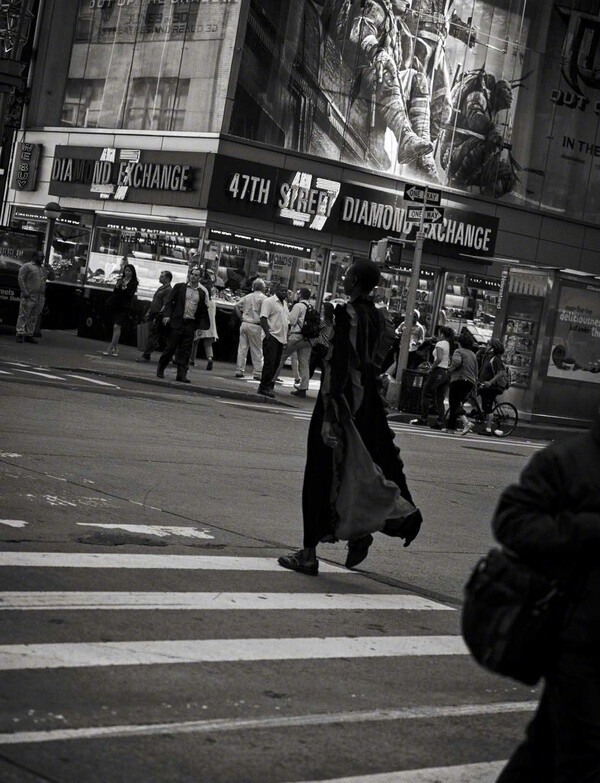 Vogue Italia October 2016 "Walking"
Photography : Peter Lindbergh
Styling : Julia von Boehm
Models: 刘雯, Carolyn Murphy, Isabeli Fontana, Karen Alexander, Karen Elson, Lara Stone, Milla Jovovich, Amber Valletta, Adriana Lima, Eva Herzigova, Tao Okamoto, Liya Kebede, Sasha Pivovarova
[weibo@陳大方Indigo]