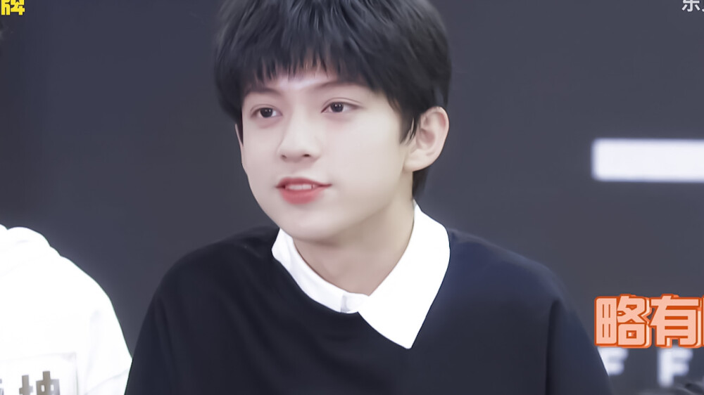陈天润橙光素材
cr.抱着甜润