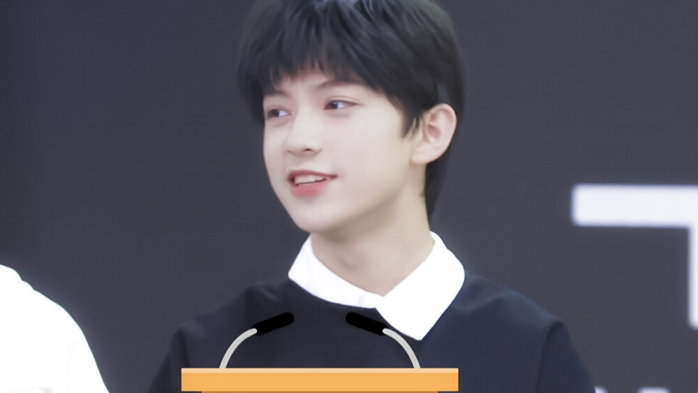 陈天润橙光素材
cr.抱着甜润