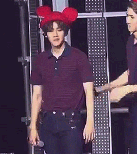 吴•粘人精•世勋