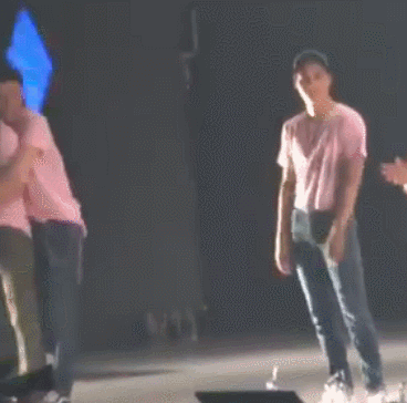 吴•粘人精•世勋