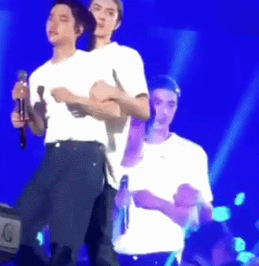 吴•粘人精•世勋