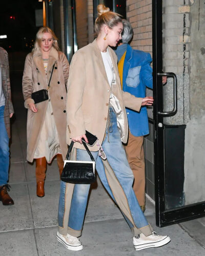 Gigi Hadid & Tan France纽约外出
2022.2.12
cr: gigihadidbra, GigiHadidSlay