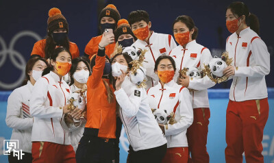 短道速滑女子3000m接力
*一些女孩子