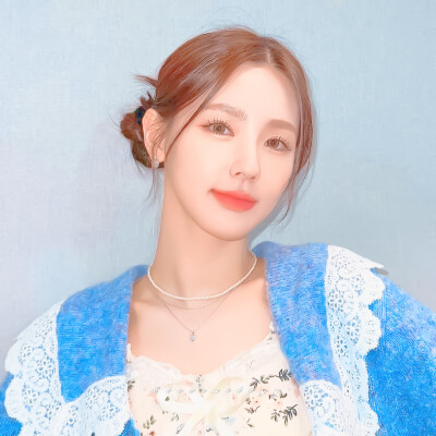 
 »“浓密的眼睫毛让它眨进你心间”…(贴贴～)
