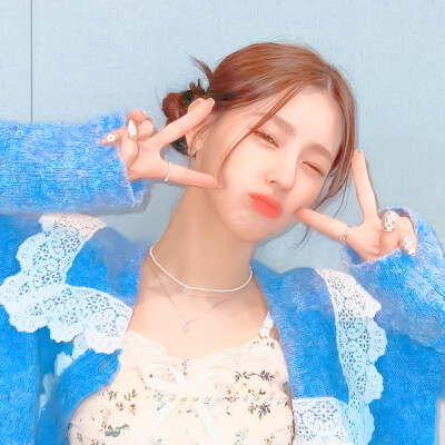 
 »“浓密的眼睫毛让它眨进你心间”…(贴贴～)
