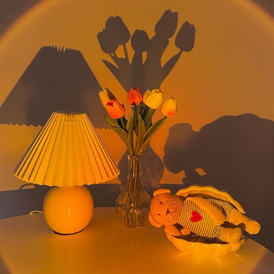 氛围感背景图
“鱼尾的鳞 是橘子海里粼粼的光”
图源网络 侵删